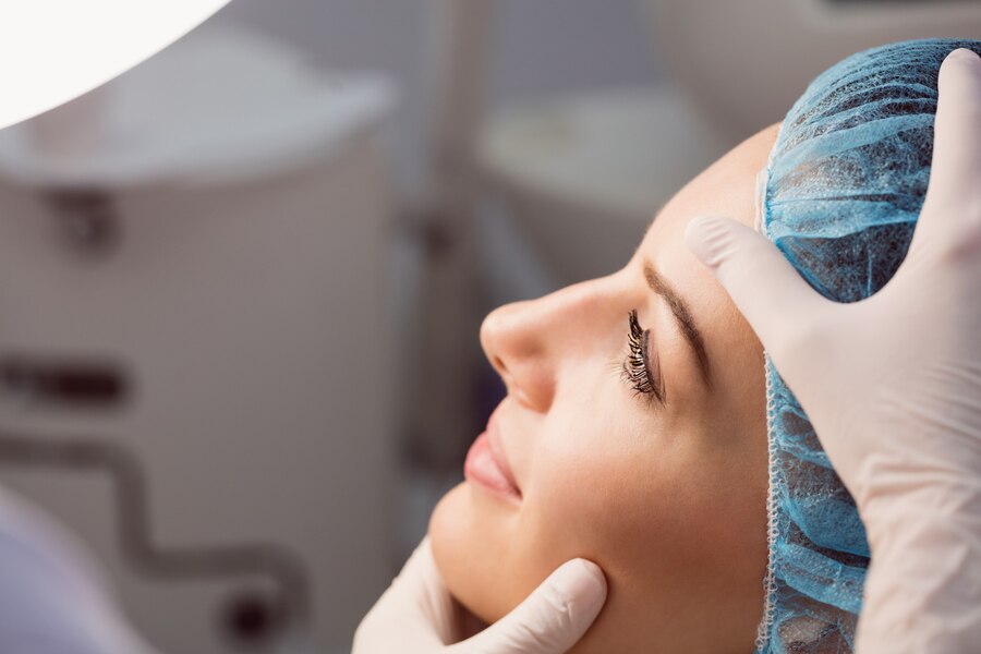 Tout ce qu’il faut savoir sur la rhinoplastie sans chirurgie